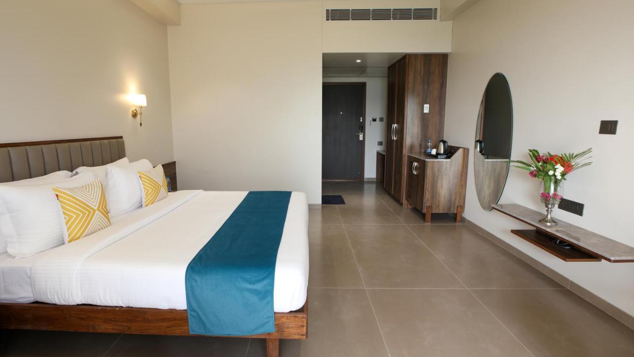 Golden Fields Resort Mulshi Esterno foto