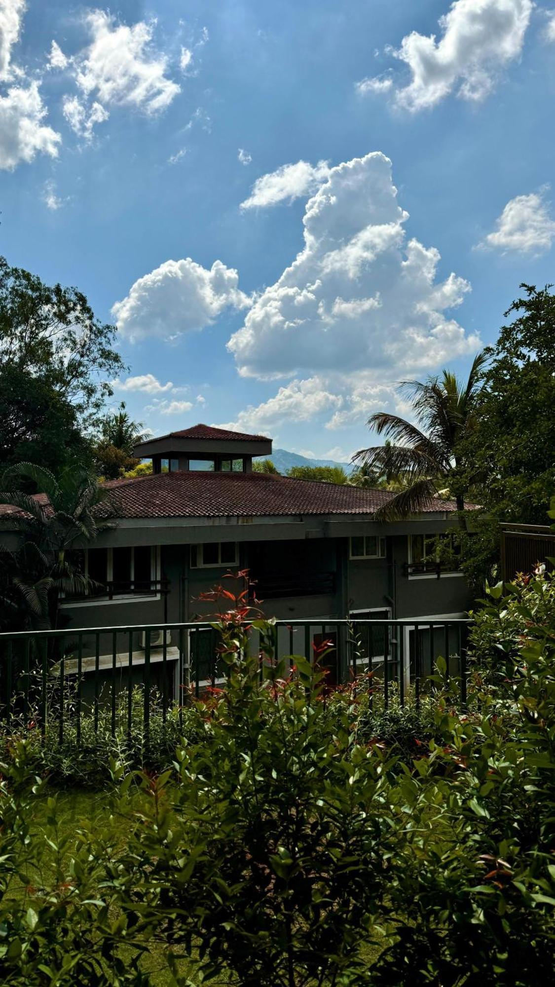 Golden Fields Resort Mulshi Esterno foto